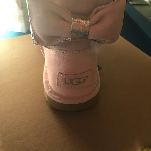 Uggs size 5 kids - Picture 7 of 8